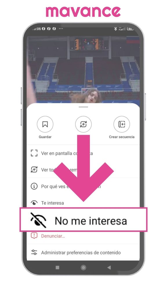 Captura de pantalla de Instagram que muestra el menú de opciones de un Reel con la opción “No me interesa” resaltada, utilizada para ajustar las recomendaciones y resetear el algoritmo de Instagram.