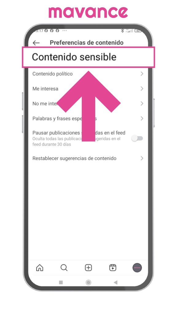 Pantalla de Instagram con una flecha que indica la opción “Contenido sensible” dentro del apartado de preferencias de contenido.