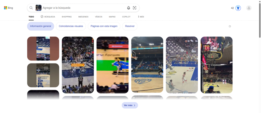 Captura de pantalla de Bing Visual Search mostrando los resultados de una búsqueda inversa por imagen a partir de un fotograma de un partido de baloncesto, con varias coincidencias visuales de pistas, gradas y marcadores en formato de miniaturas.